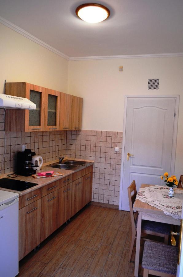 Henrietta - Violetta Apartman Hajdúszoboszló Exteriör bild