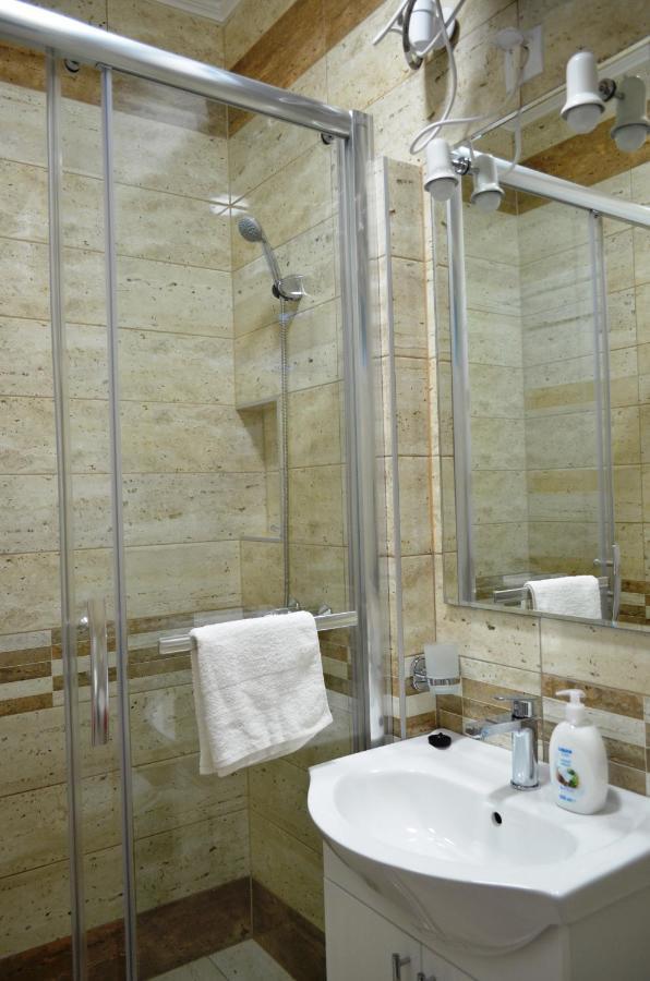 Henrietta - Violetta Apartman Hajdúszoboszló Exteriör bild