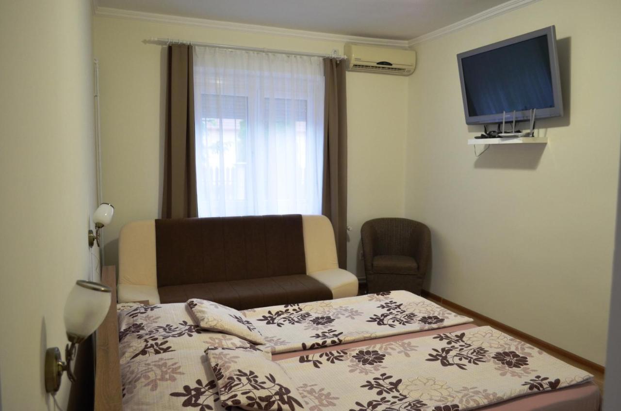Henrietta - Violetta Apartman Hajdúszoboszló Exteriör bild