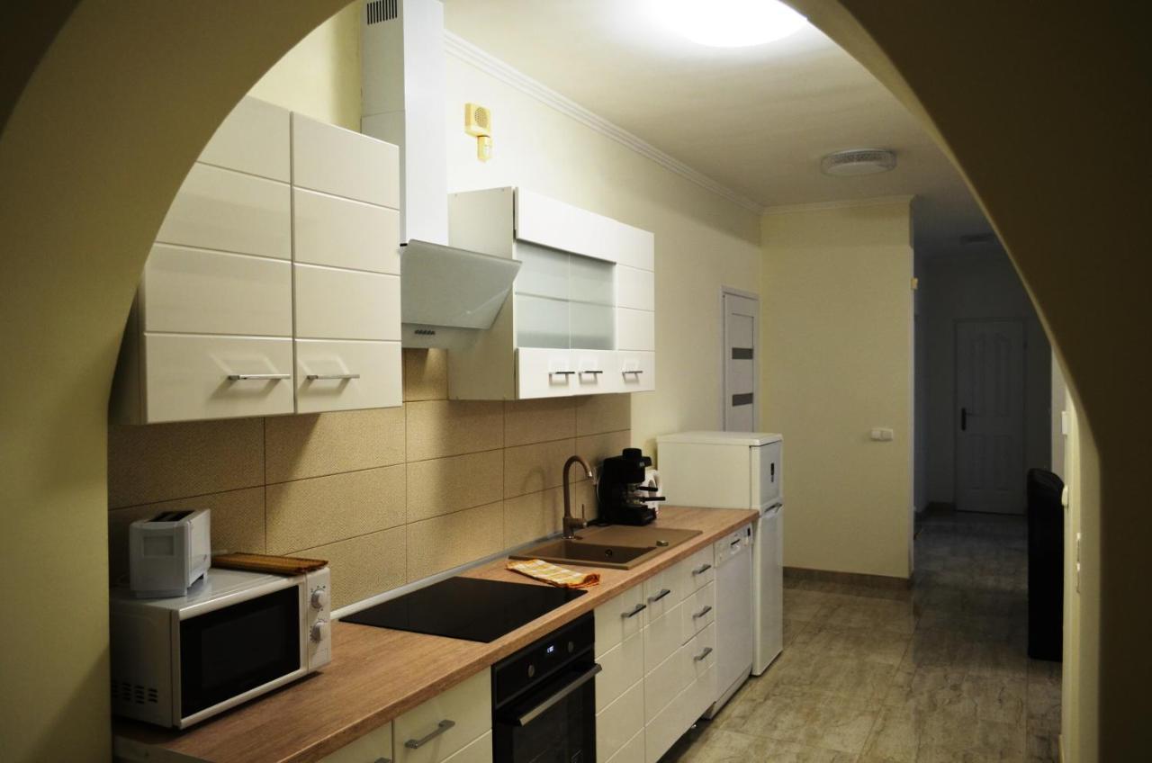 Henrietta - Violetta Apartman Hajdúszoboszló Exteriör bild