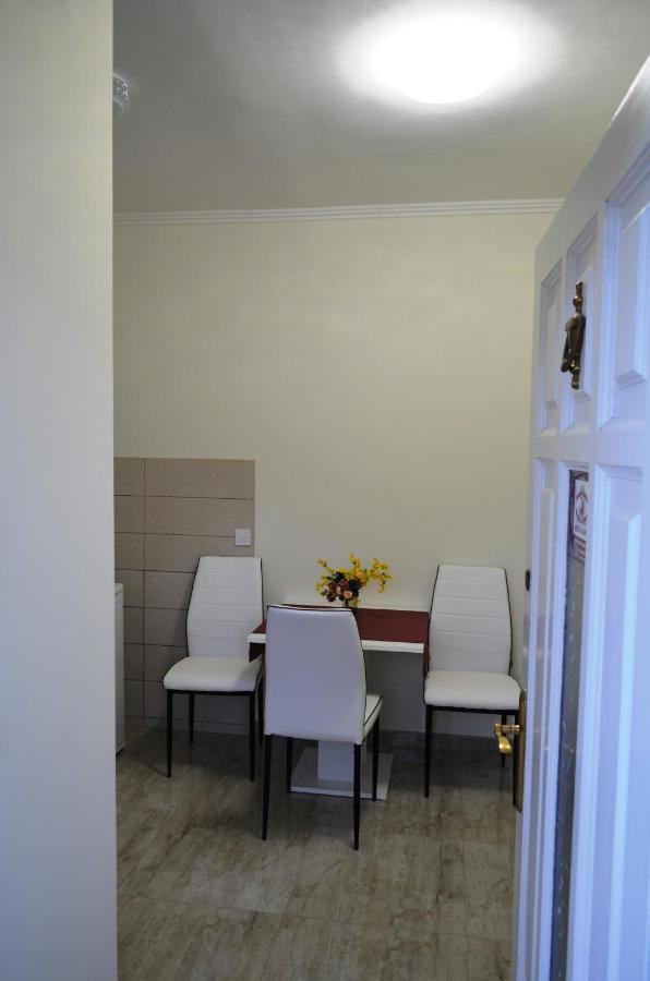 Henrietta - Violetta Apartman Hajdúszoboszló Exteriör bild