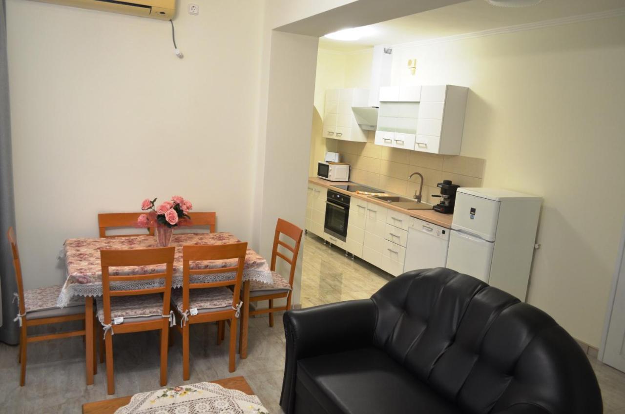Henrietta - Violetta Apartman Hajdúszoboszló Exteriör bild