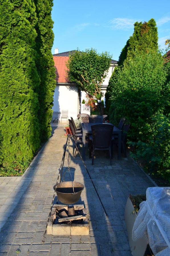 Henrietta - Violetta Apartman Hajdúszoboszló Exteriör bild