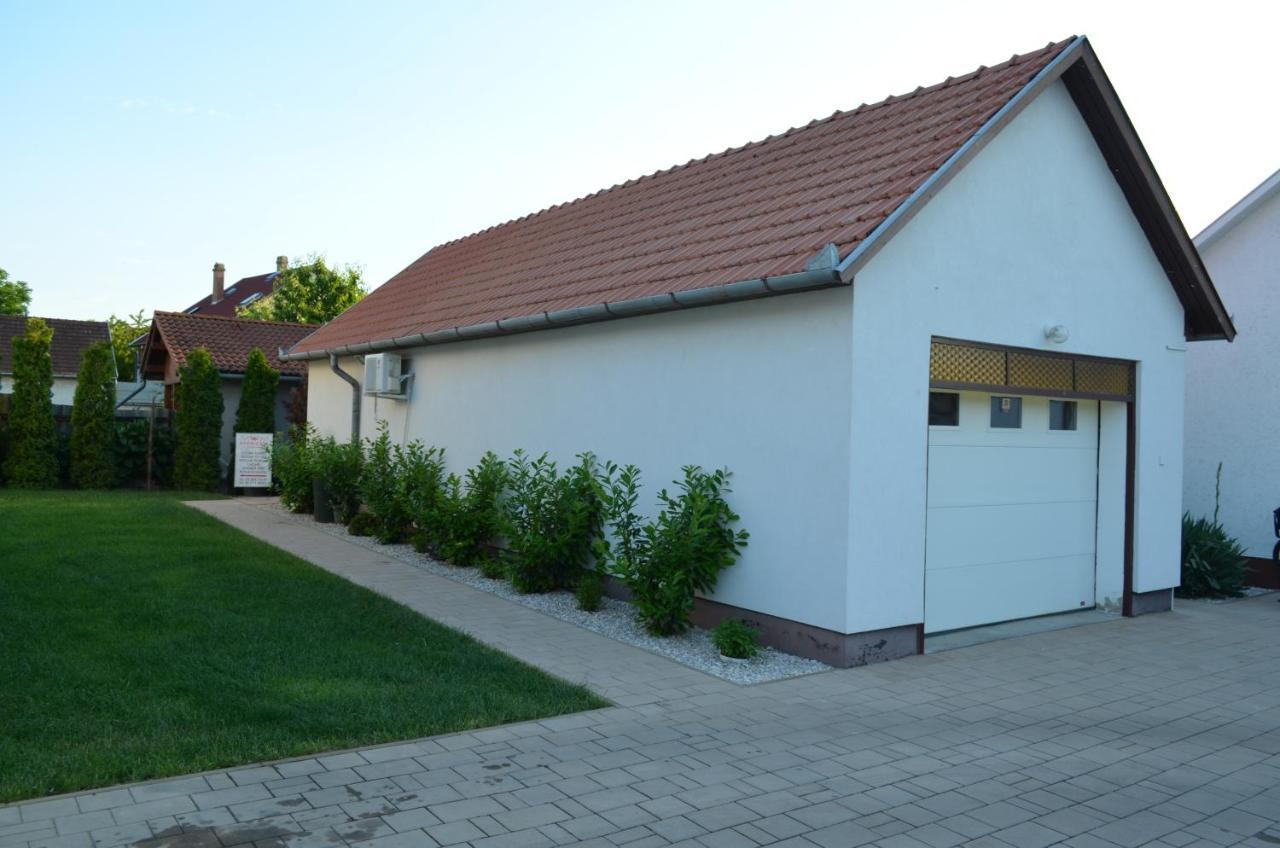 Henrietta - Violetta Apartman Hajdúszoboszló Exteriör bild
